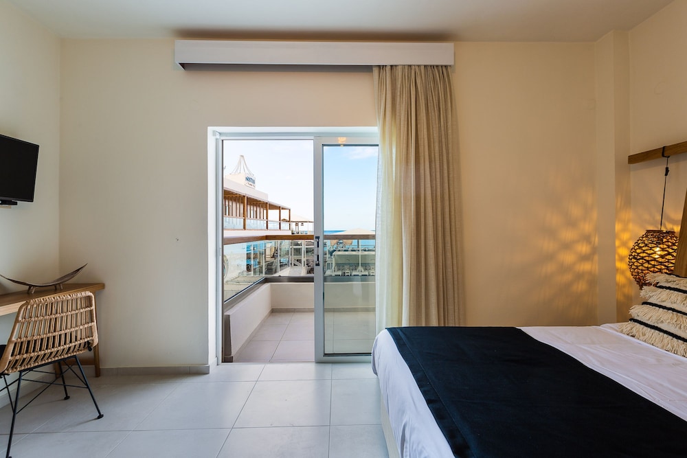 Standard Room with Sea View photo 2