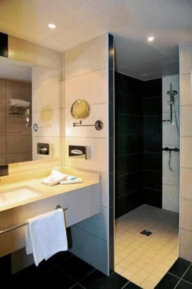 Deluxe Double or Twin Room - Photo 5