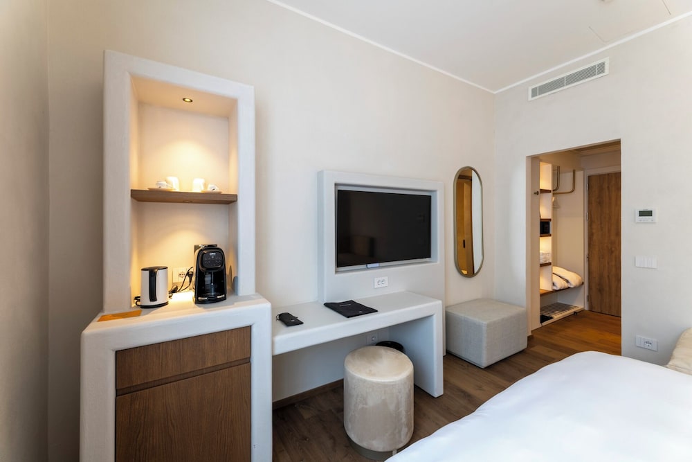 Standard Double Room - Photo 4