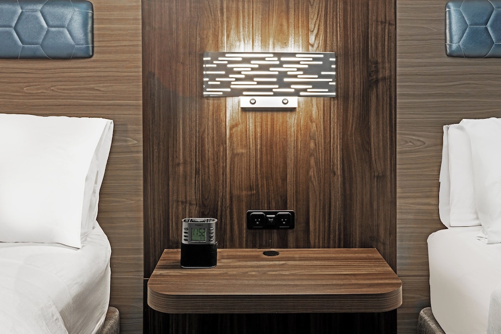 Standard Room, 2 Double Beds, Accessible - Photo 2