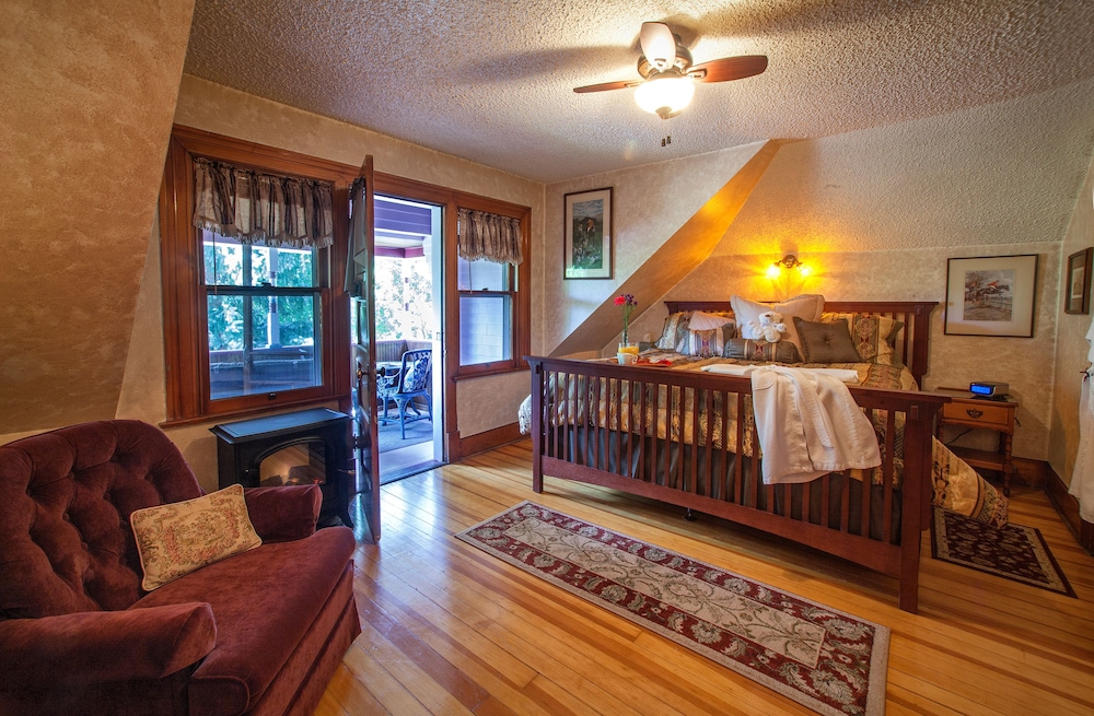 Pikes Peak Suite photo 1