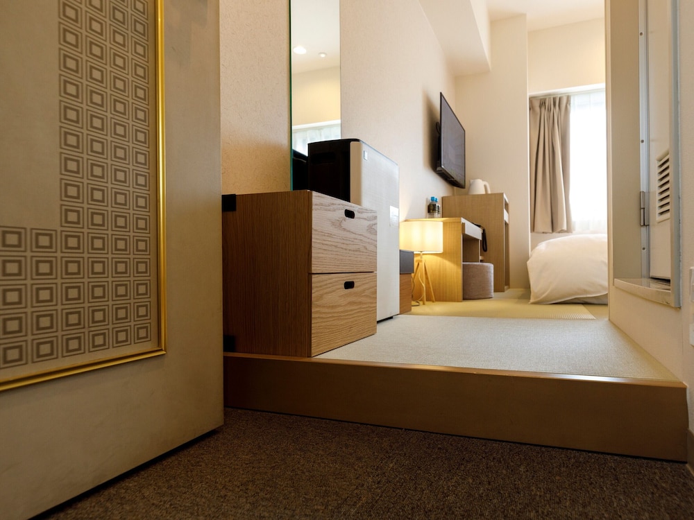Basic Japanese Western Twin Room, Non Smoking - Photo 8
