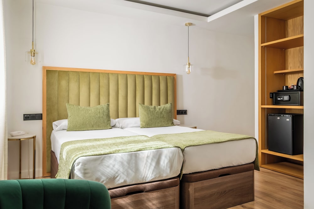 Standard Twin Room - Photo 1