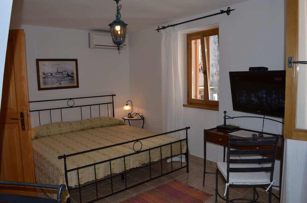Family Residence - Villetta Garibaldi (Annex Building) photo 2