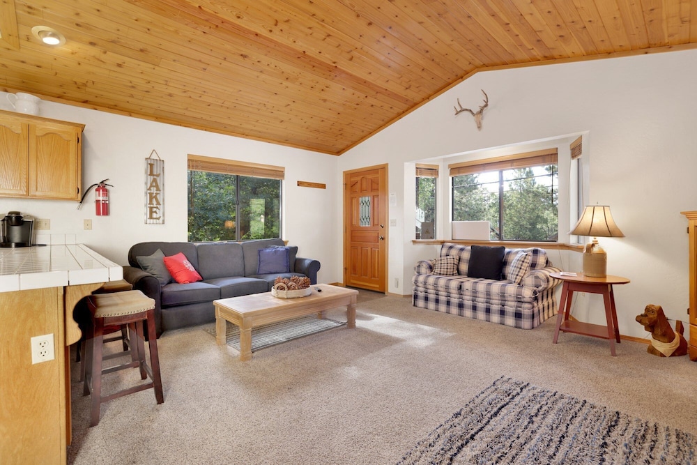 Cabin, Multiple Beds, Patio, Mountain View (1966) photo 1