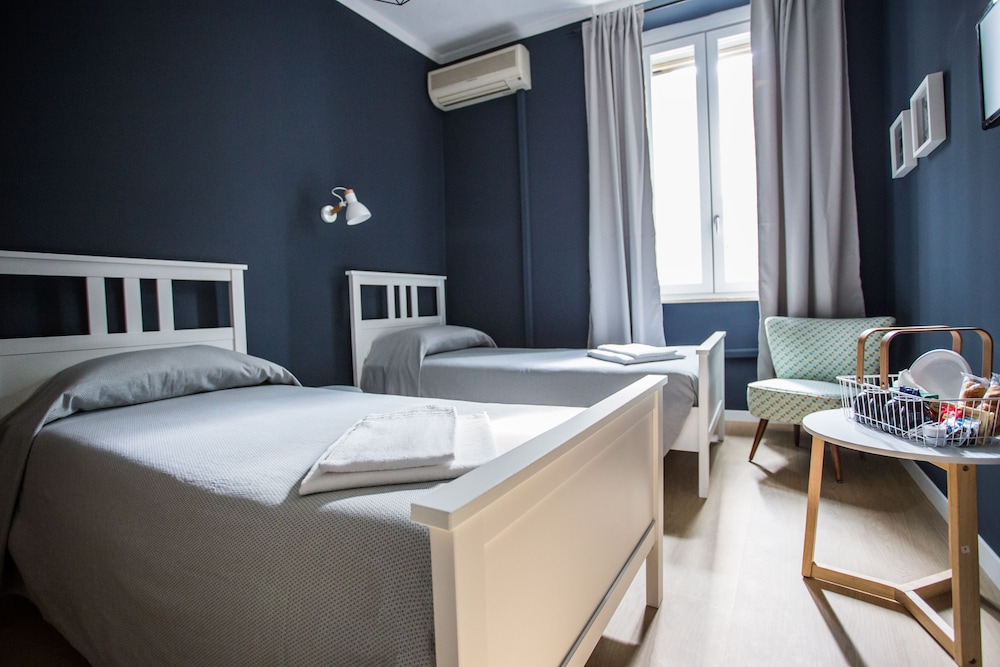 Basic Twin Room, Shared Bathroom