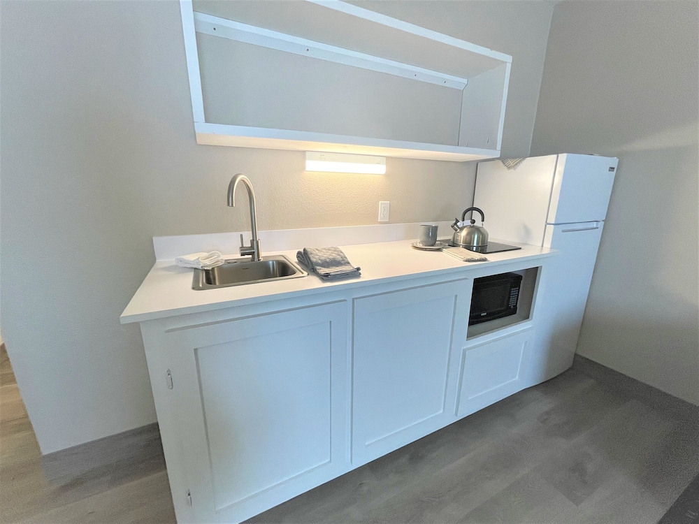 Standard Room, 2 Queen Beds, Non Smoking, Kitchenette - Photo 7