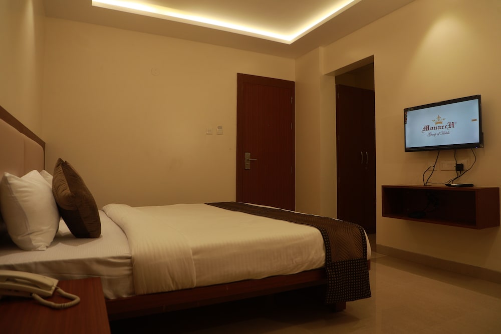 Deluxe Double Room with Balcony - Photo 15