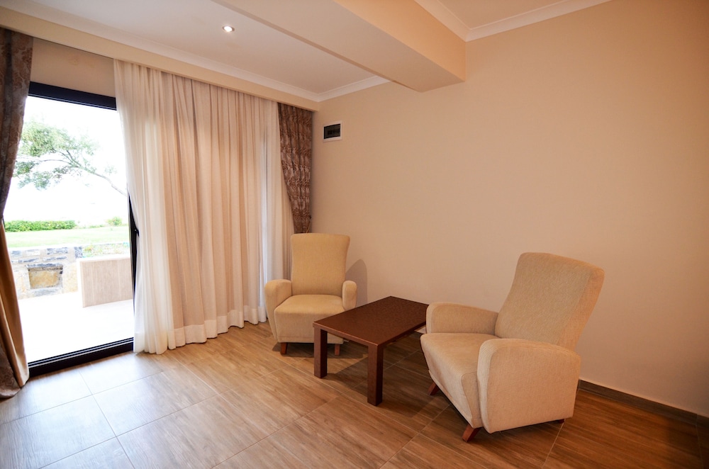 Deluxe Garden Room