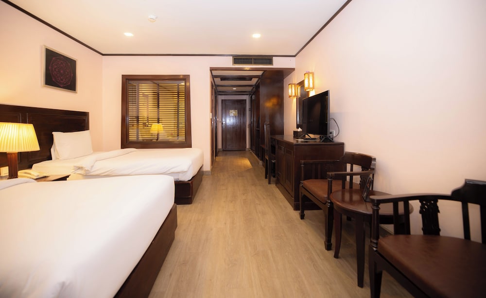 Poolside Access Twin Room with Balcony photo 2