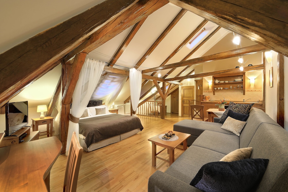 Honeymoon Suite, 1 Bedroom, Kitchen (1 Attic Castle View) photo 2