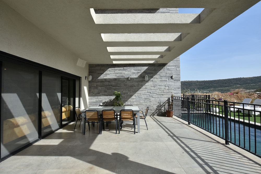 Villa photo 1
