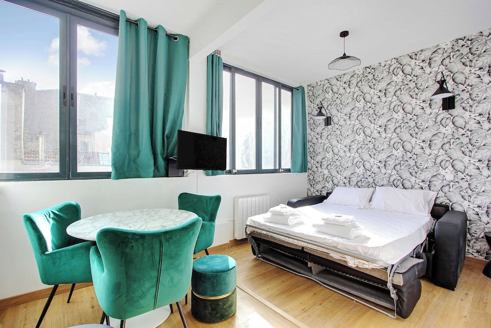 Apartment photo 2