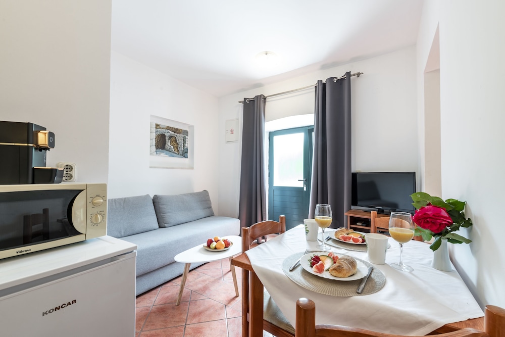 Traditional Apartment, 1 Bedroom, Non Smoking, Ground Floor photo 2