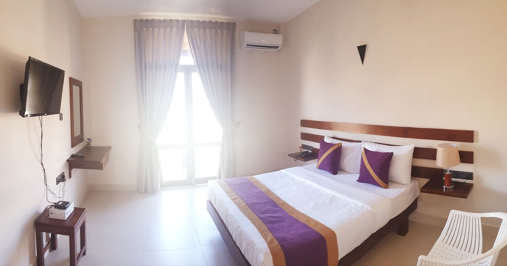 Deluxe Room, Canal View - Photo 3