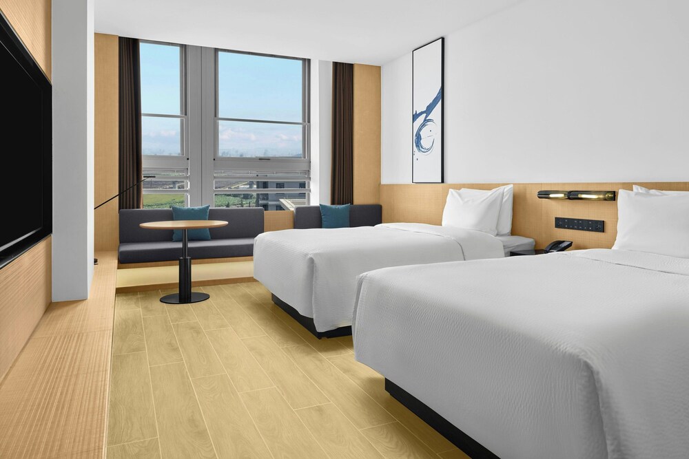 Comfort Room, 2 Double Beds, City View