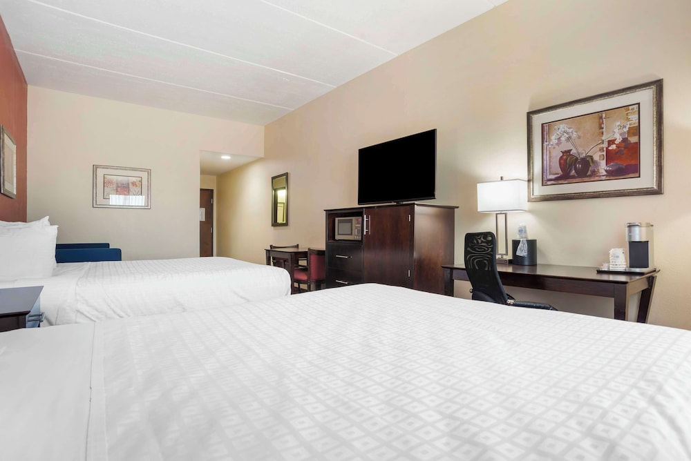 Standard Room, 2 Queen Beds, Accessible, Refrigerator & Microwave (with Sofabed) - Photo 2