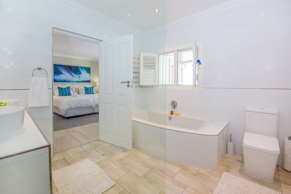 Luxury Double or Twin Room, 1 King Bed, Garden View, Garden Area photo 1