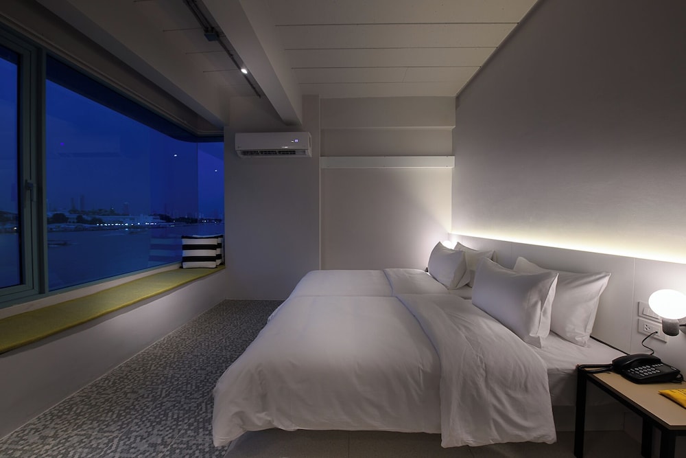 Grand Riverfront Deluxe Room photo 2