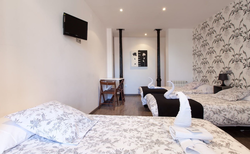 Triple Room, Private Bathroom - Photo 9