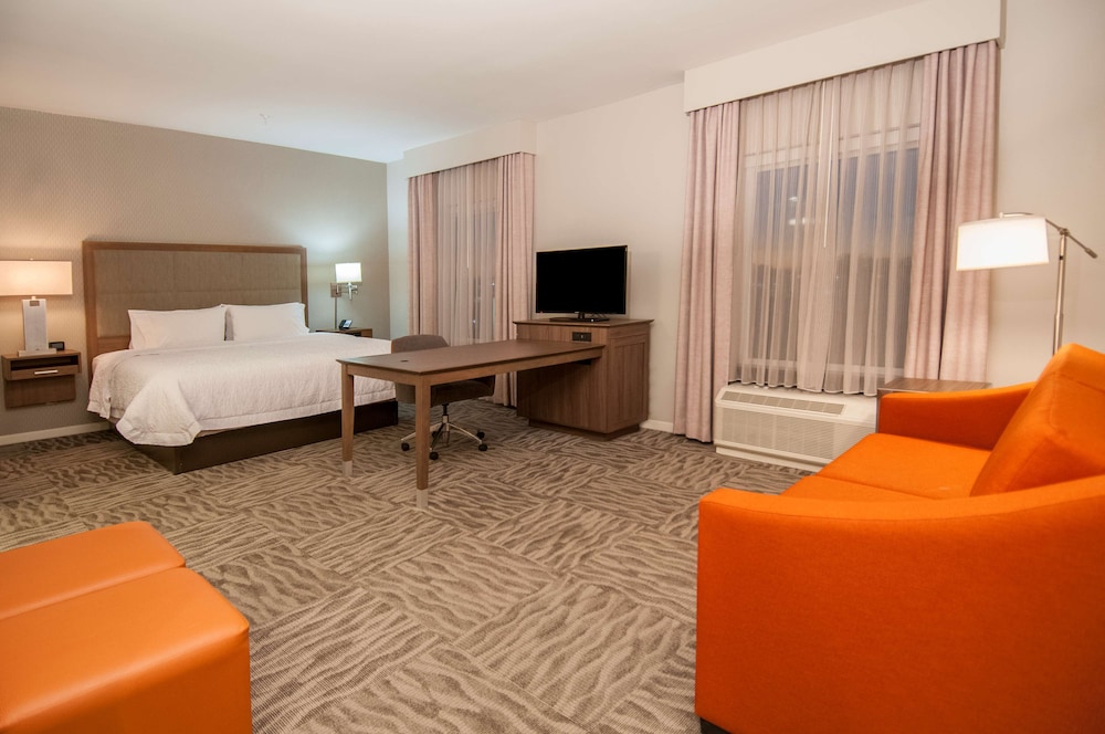 Studio, 1 King Bed, Accessible (Mobility & Hearing, Roll-in Shower) photo 1