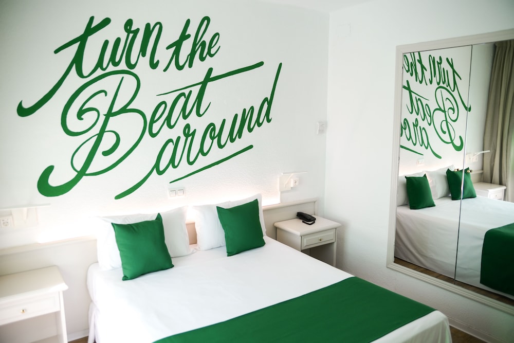 Deluxe Double Room, Balcony (2 adults) - Photo 9