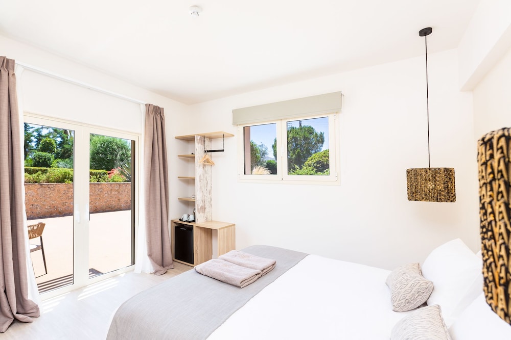 Deluxe Double Room, Garden View
