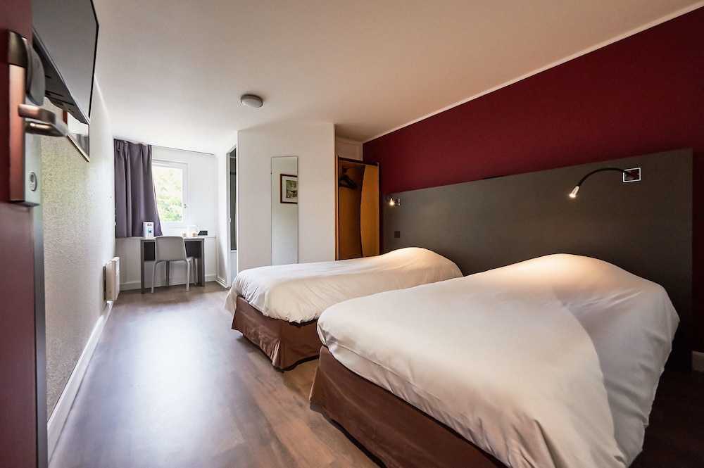Standard Room, Multiple Beds - Photo 4