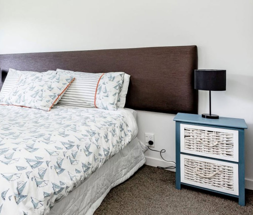 Double Room, 1 Queen Bed, Private Bathroom, Hill View photo 3