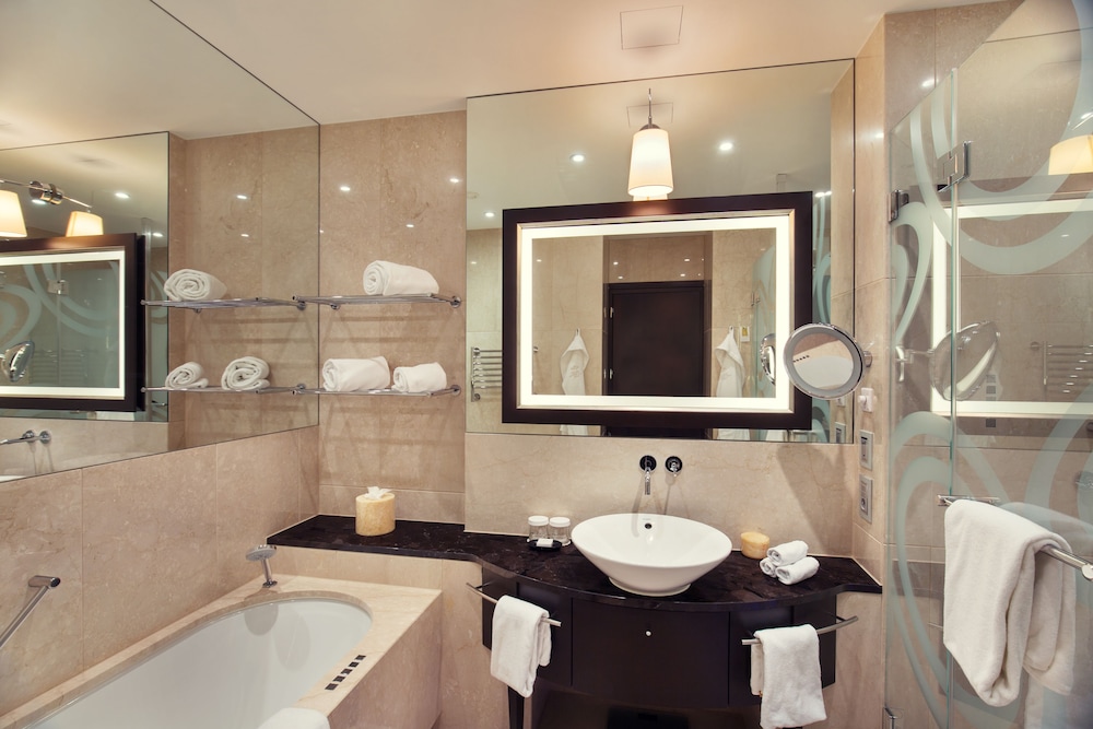 Executive Guest Room, 1 King Bed - Photo 7