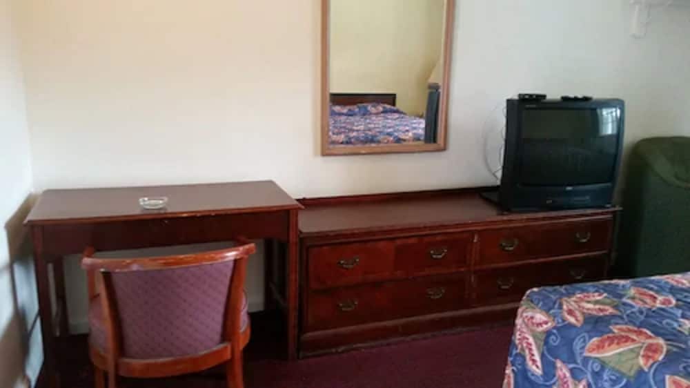 Standard Room, 1 King Bed, Smoking photo 2
