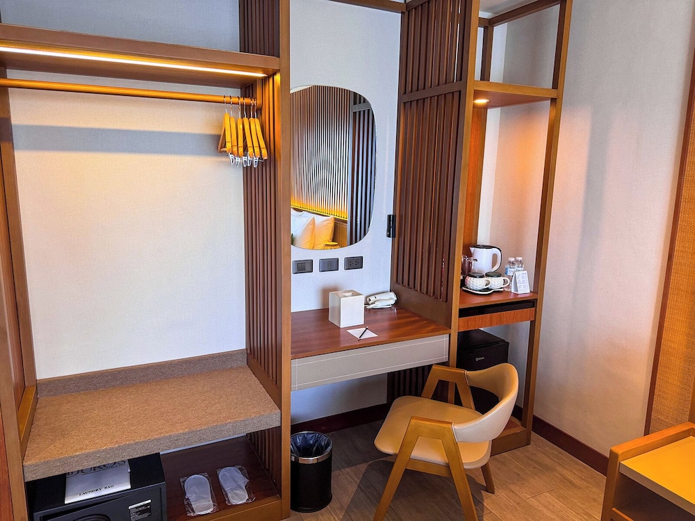Deluxe Queen Room - Photo 5