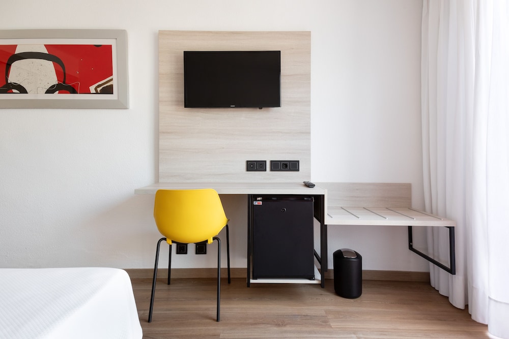 Standard Room, Balcony - Photo 2