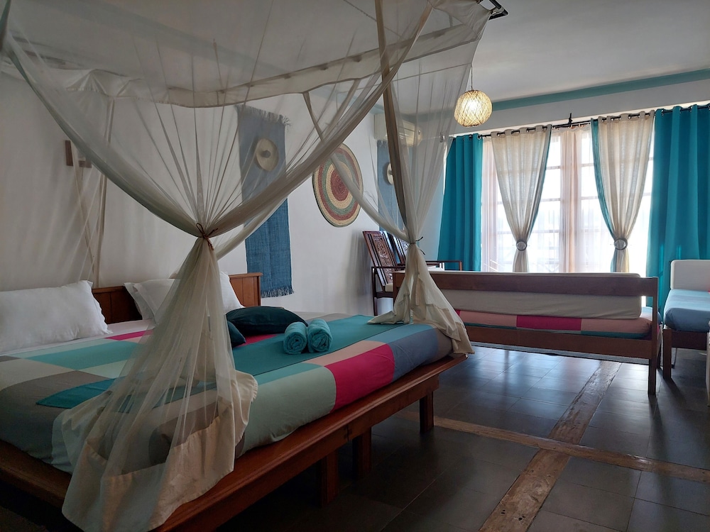 Comfort Suite, Pool View photo 2