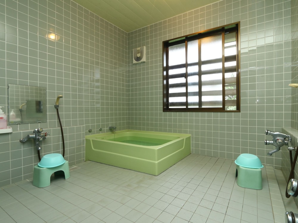 Twin Room, Shared Bathroom photo 3