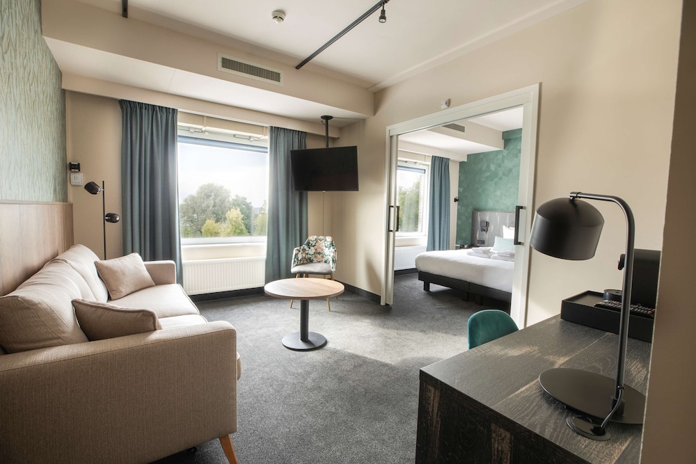 Comfort Room, 1 King Bed, Non Smoking (with Sofabed) - Photo 2