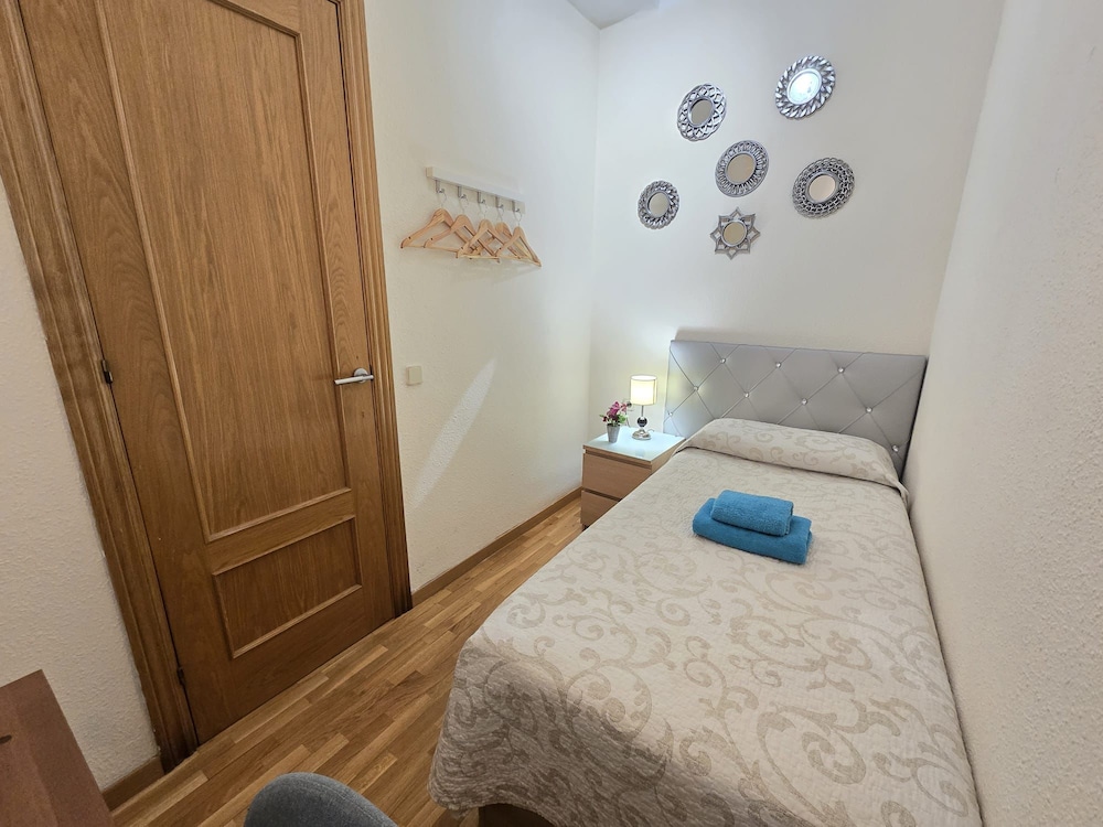 Single Room, Shared Bathroom photo 2
