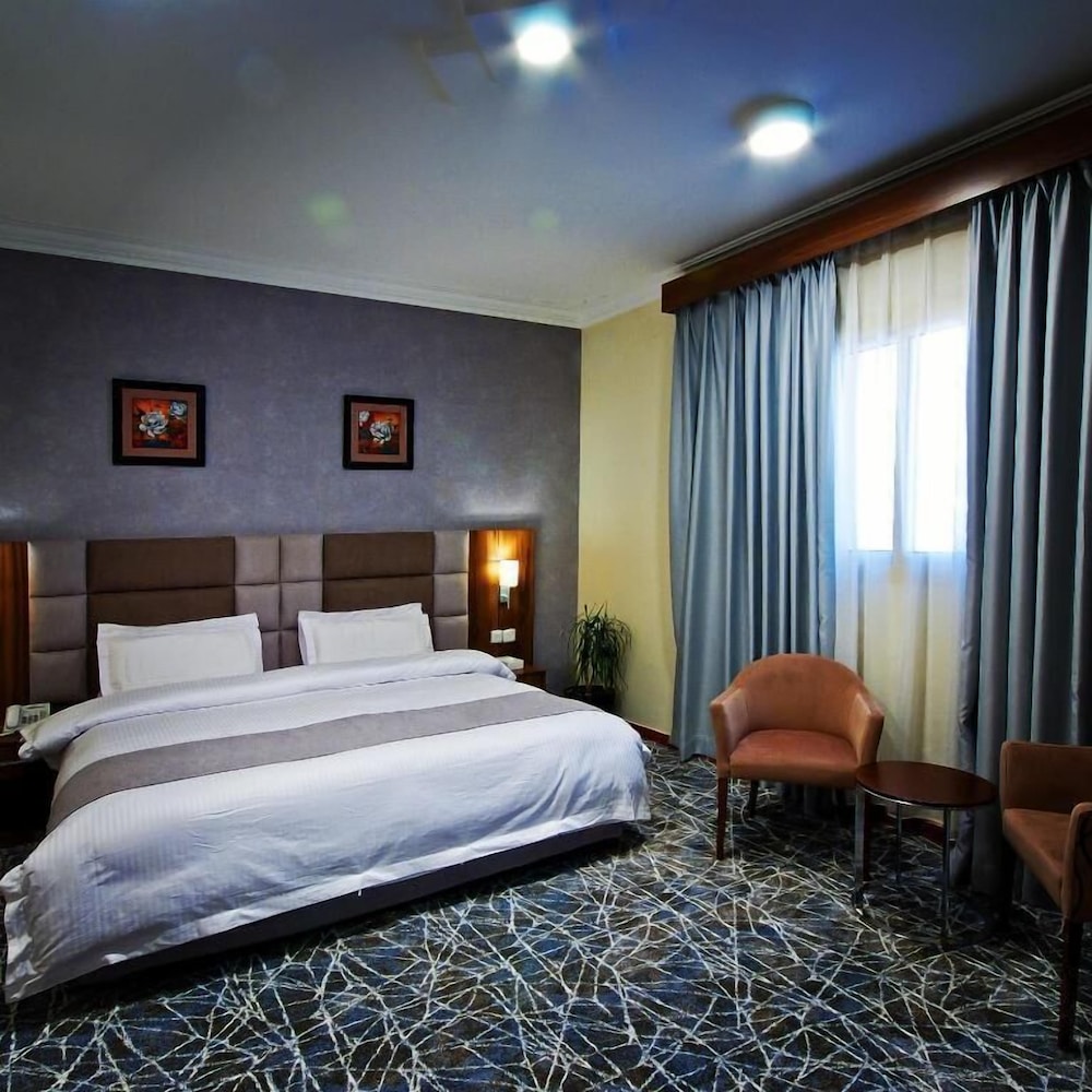 Junior Room, 1 King Bed photo 1