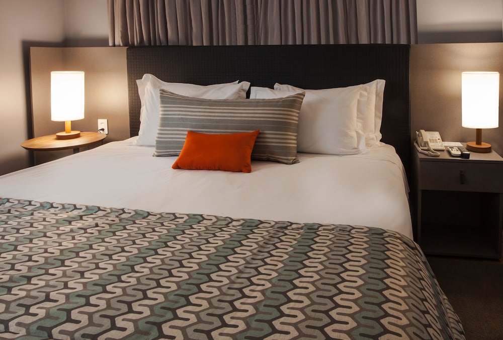 Premium Room, 1 King Bed - Photo 3