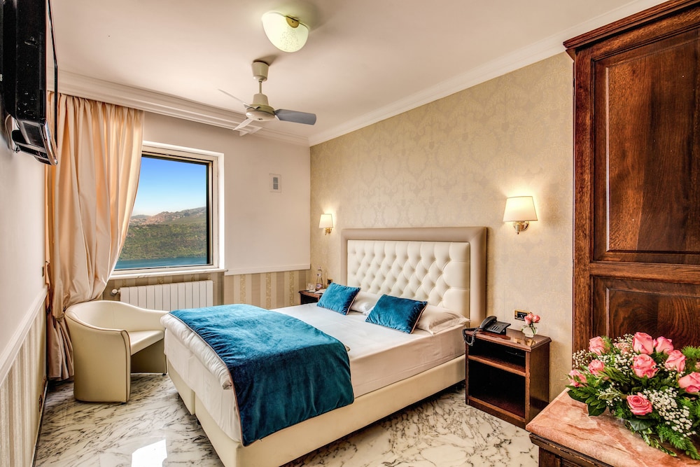 Double Room Single Use, 1 Double Bed, Lake View