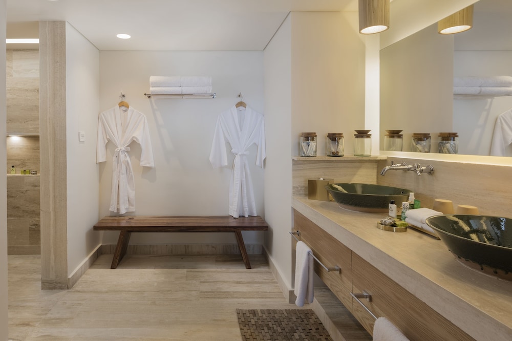 Premium Room, 2 Queen Beds (Reef View with Beach Access)