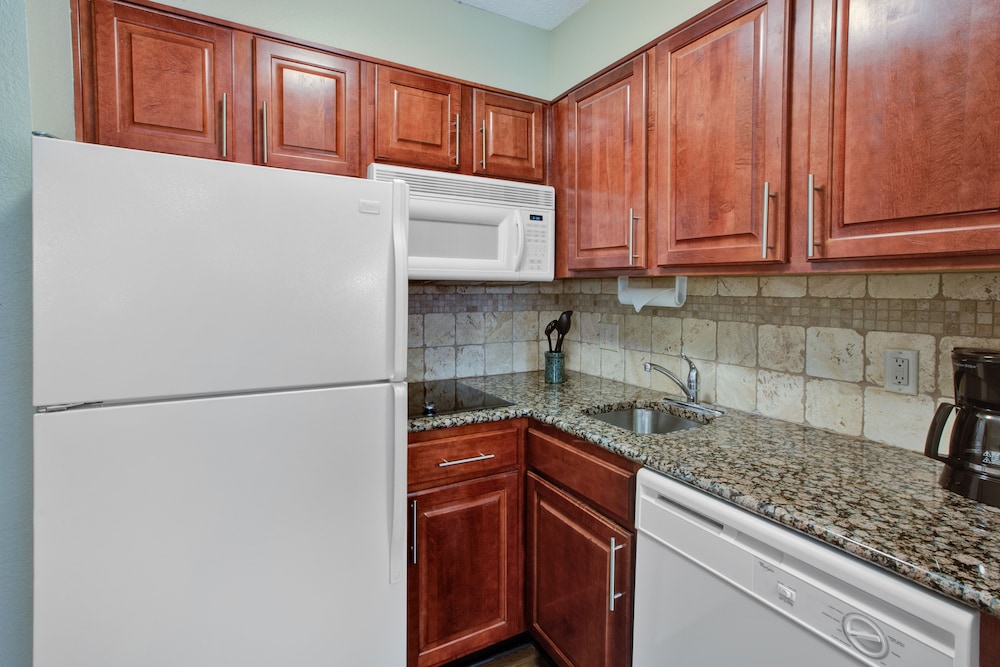 Suite, 2 Bedrooms, Kitchen - Photo 6