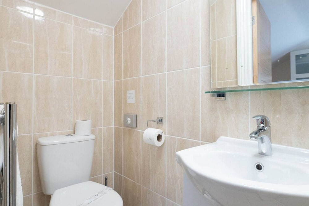 Family Suite, Ensuite photo 3