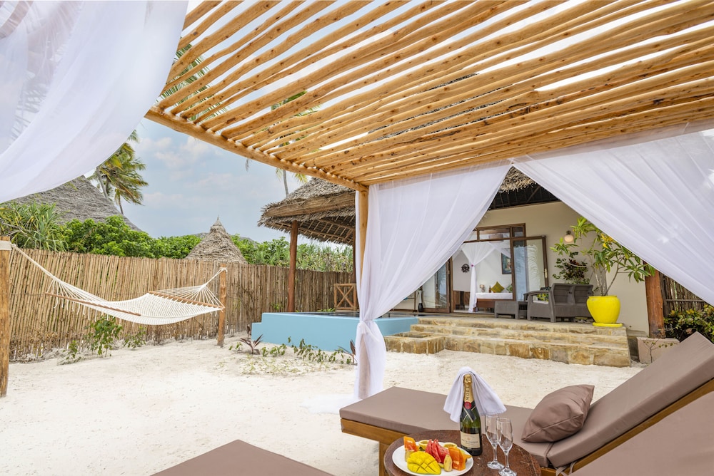 Beachfront Bungalow with Plunge Pool