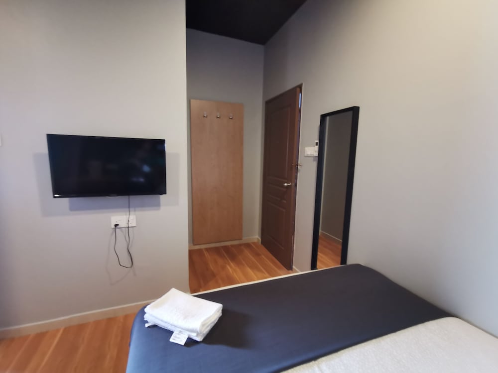 Queen Room (502)