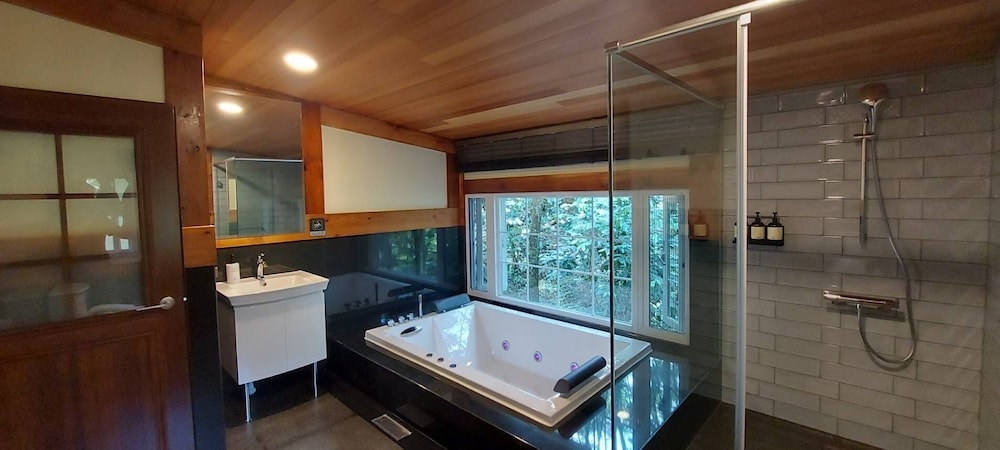 Signature Tree House, 2 Queen Beds, Non Smoking, Mountain View photo 2