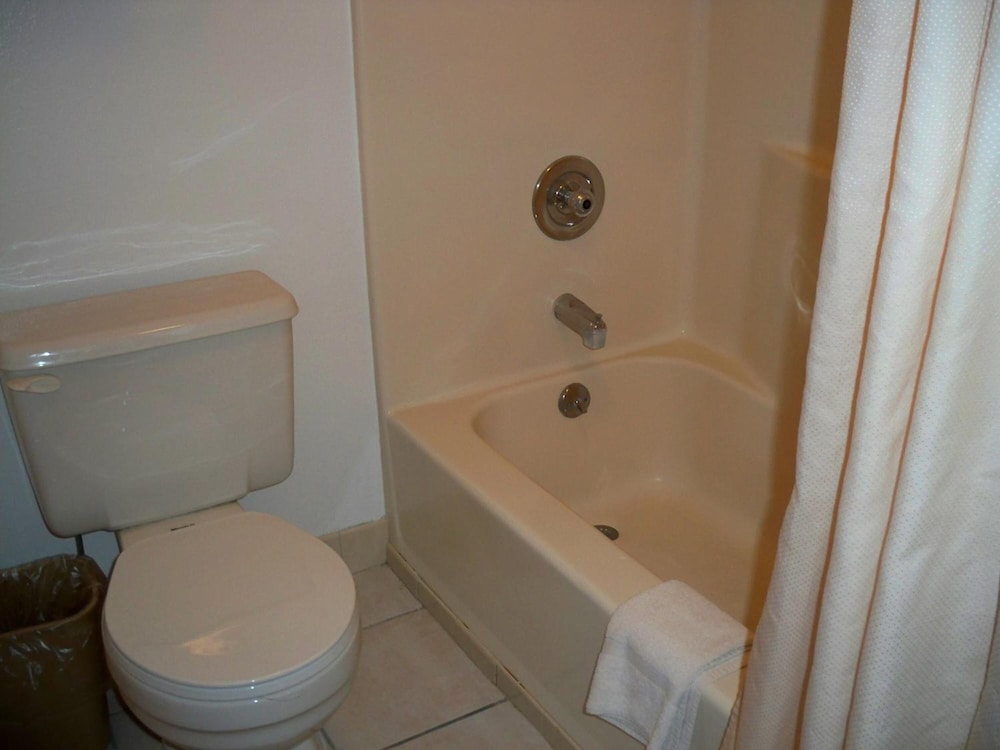 Room - Photo 2