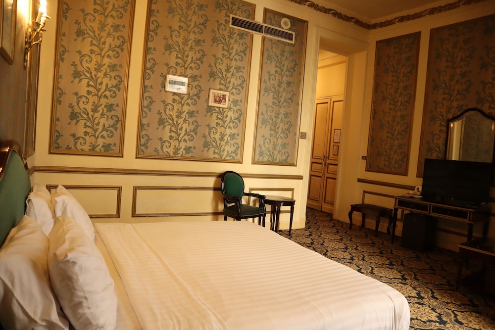 Golden Classic Room City View photo 3
