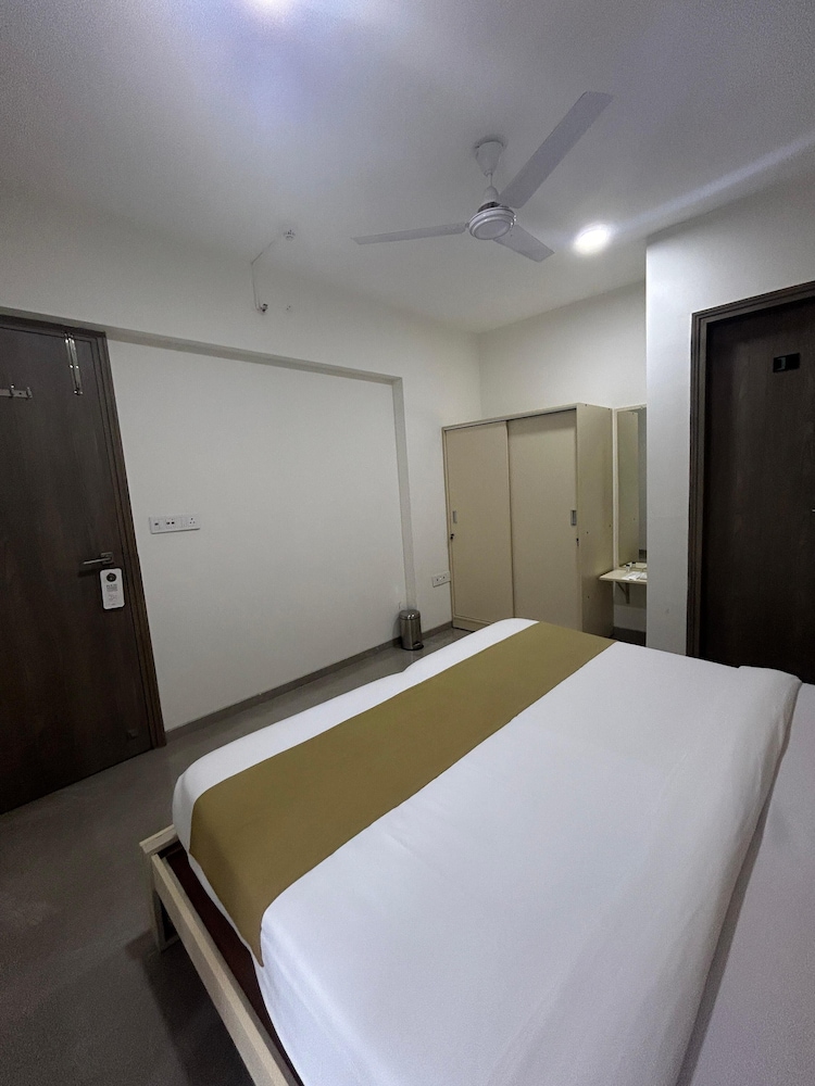 Executive Queen (with attached washroom) in a 2BHK apartment