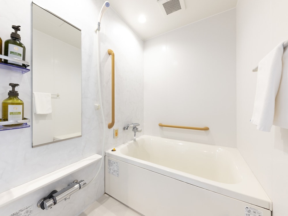 Private Accessible Queen Room - Photo 12